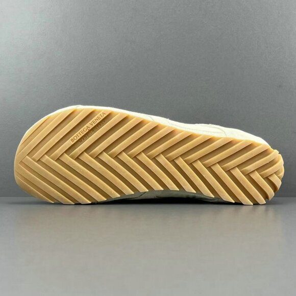 Bottega Veneta Orbit Flash Sneaker Sea Salt/Black In Suede - Picture 7 of 7